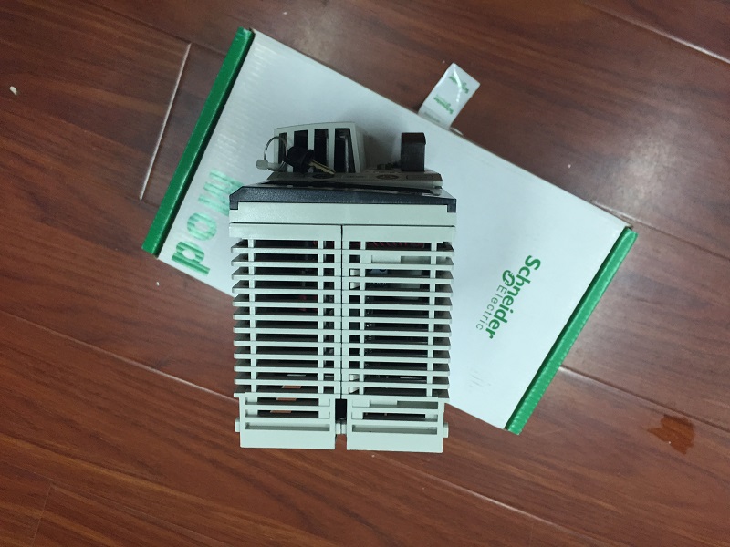 SCHNEIDER CPU 651 50 模块