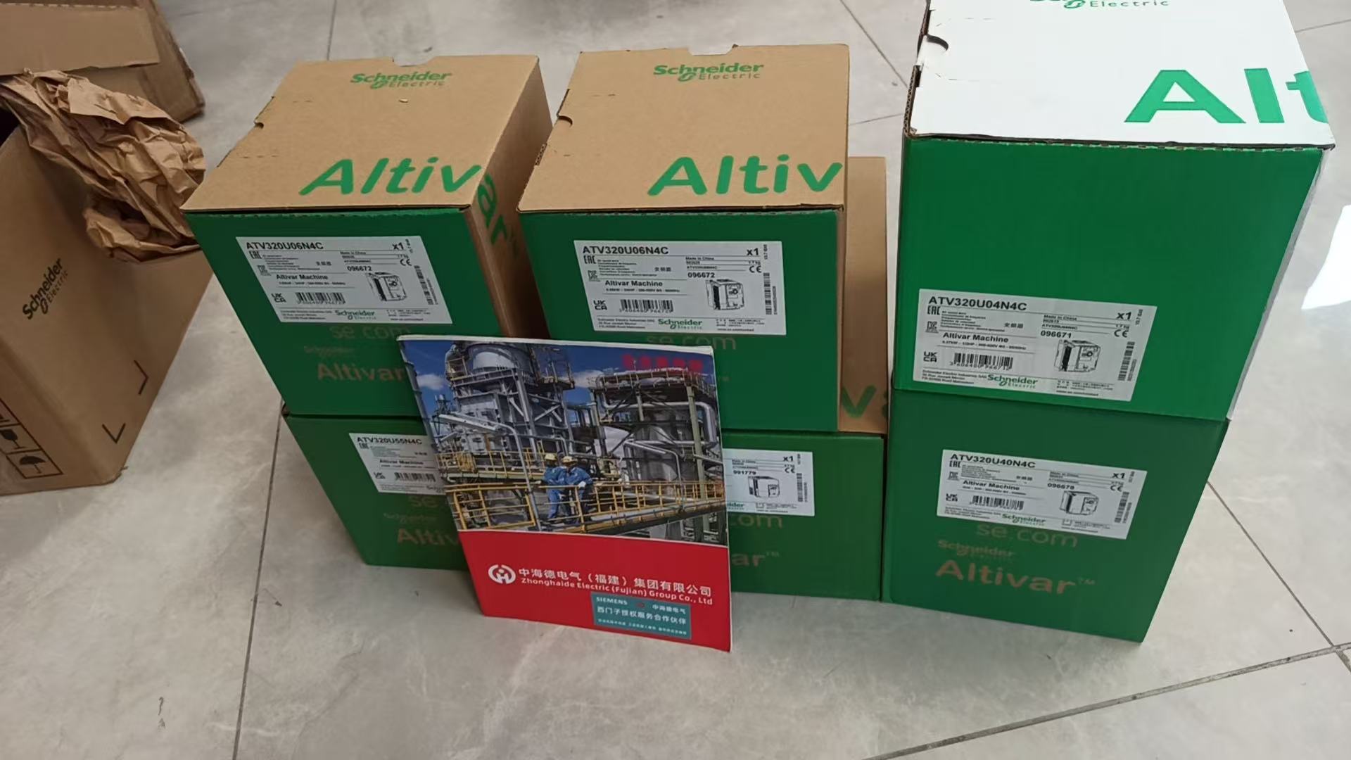 SCHNEIDER ATV320U04N4C变频器