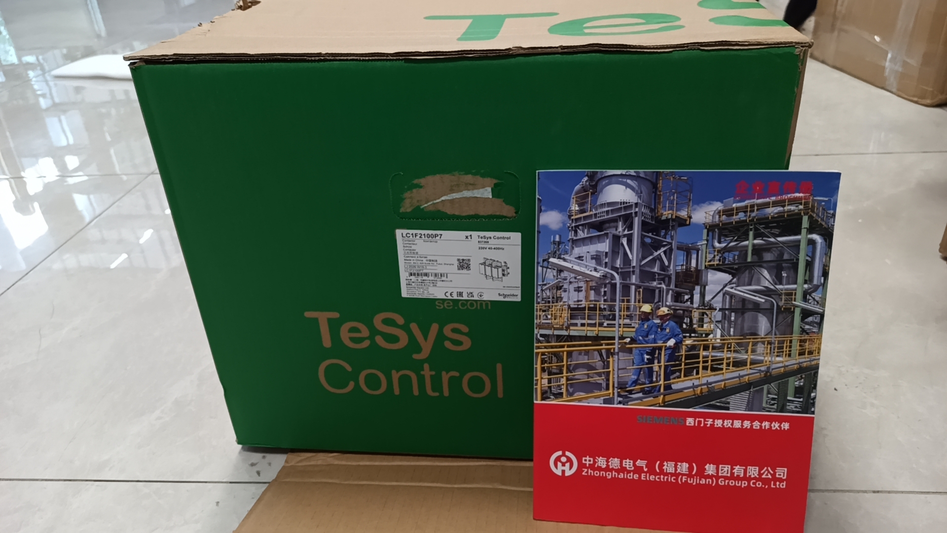 SCHNEIDER LC1F2100P7交流接触器